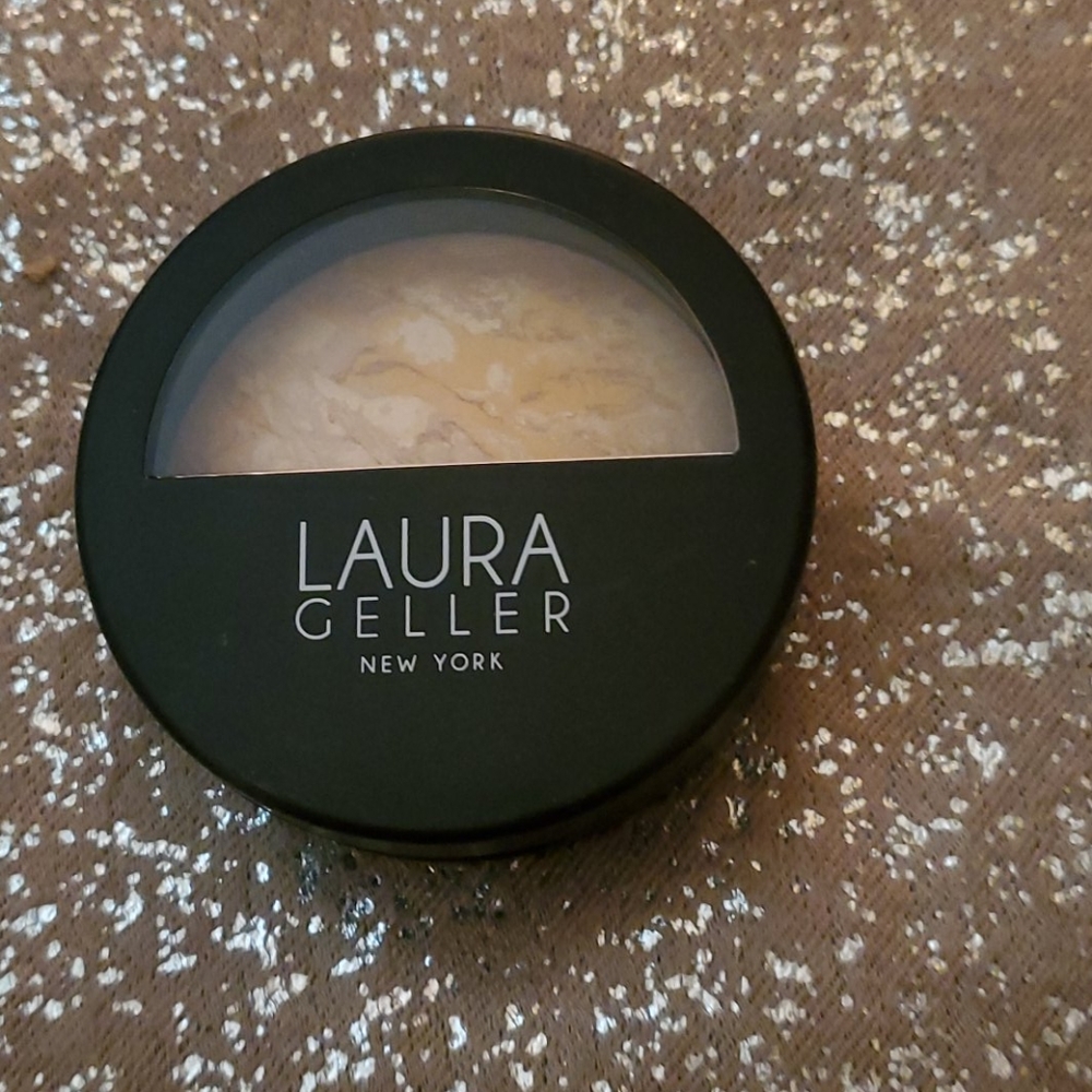 Laura Geller baked foundation in FAIR